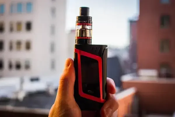 Advanced Vape Set mit Verdampfer und Akku-Mod für erfahrene Dampfer
